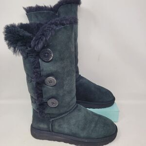UGG Bailey Button Triplet II Black Suede Fur Boots Womens Size 8 Worn Once 99+%